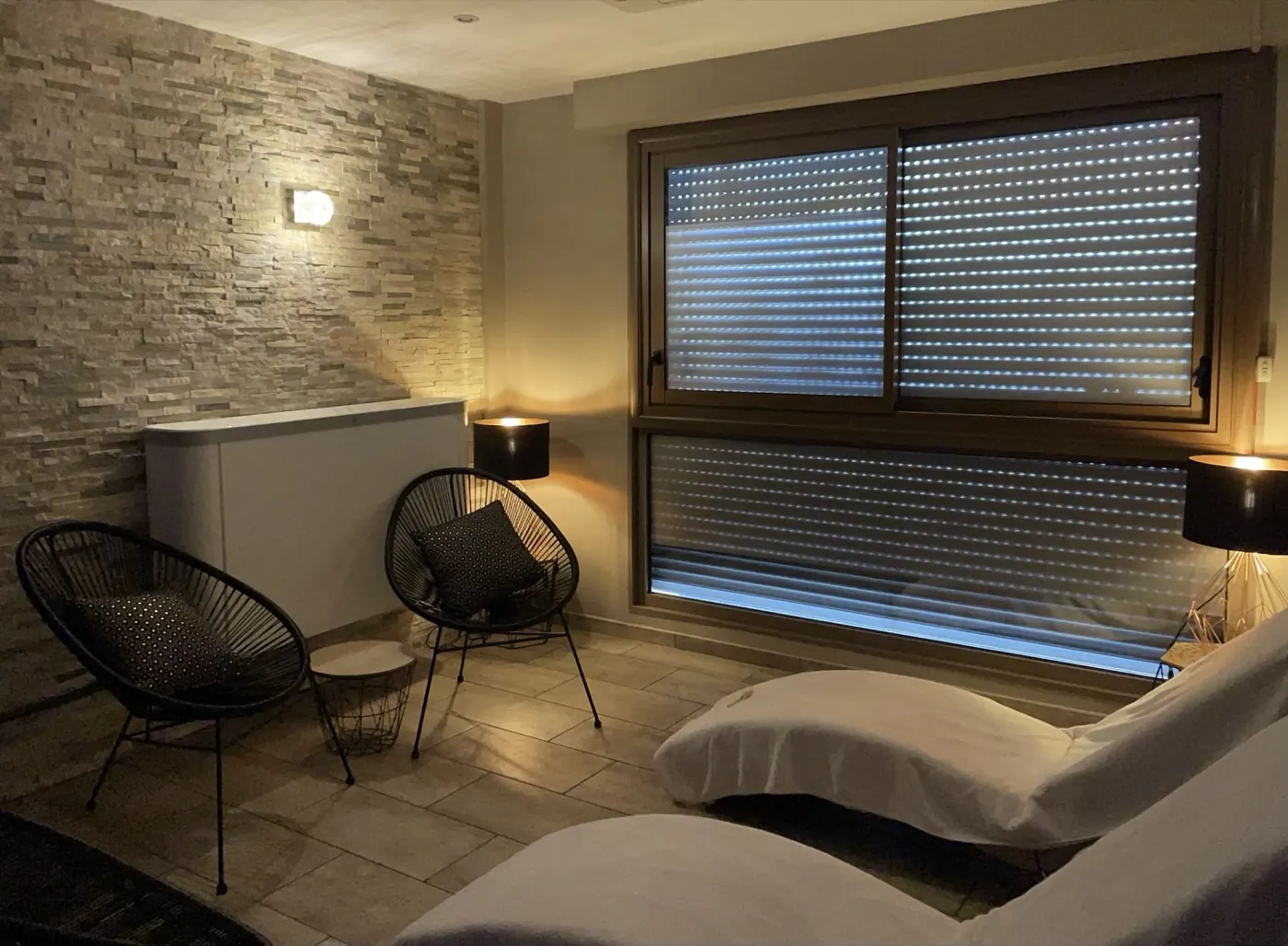Espace détente du jacuzzi privatisé hors-horaires à Bourg-en-Bresse